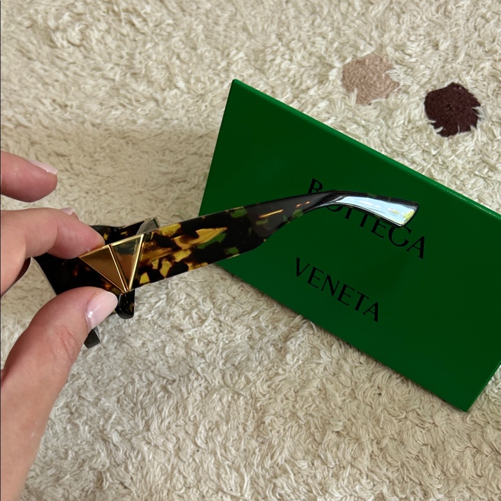 Bottega Veneta Sunglasses - Picture 3 of 3